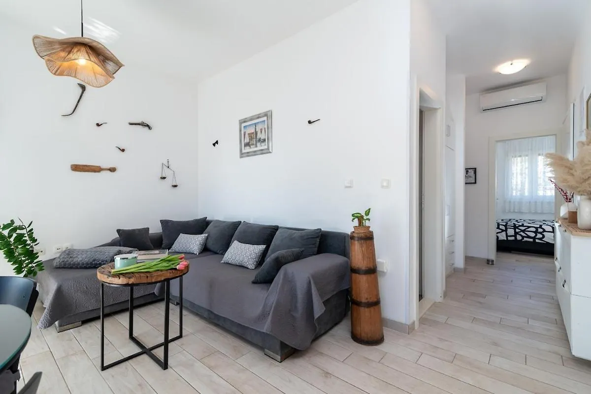 Apartman Spiro Trogir 0*,  Croatia